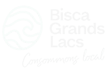 Logo Bisca Grands Lacs : Soutenez l'économie locale Logo Bisca Grands Lacs avec une icône de vagues et le slogan « Consommons local » en blanc sur fond transparent.